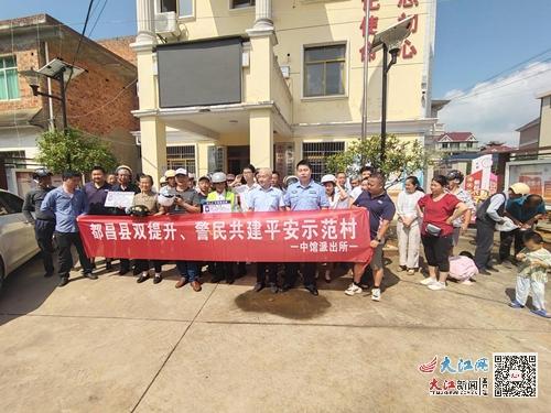 西港镇交通状况持续改善，助力地方繁荣发展新闻标题